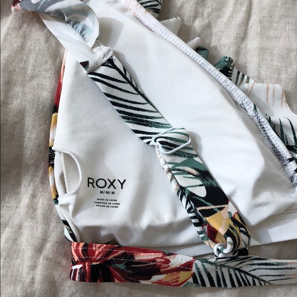 NWOT roxy ruffled palm and flower bikini set - Picture 5 of 9
